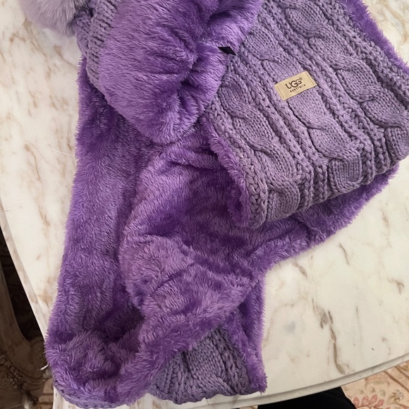 UGG Sweather weather Soft Lavender  Pom pom Hat and Infinity Scarf Set NWT - Picture 4 of 4